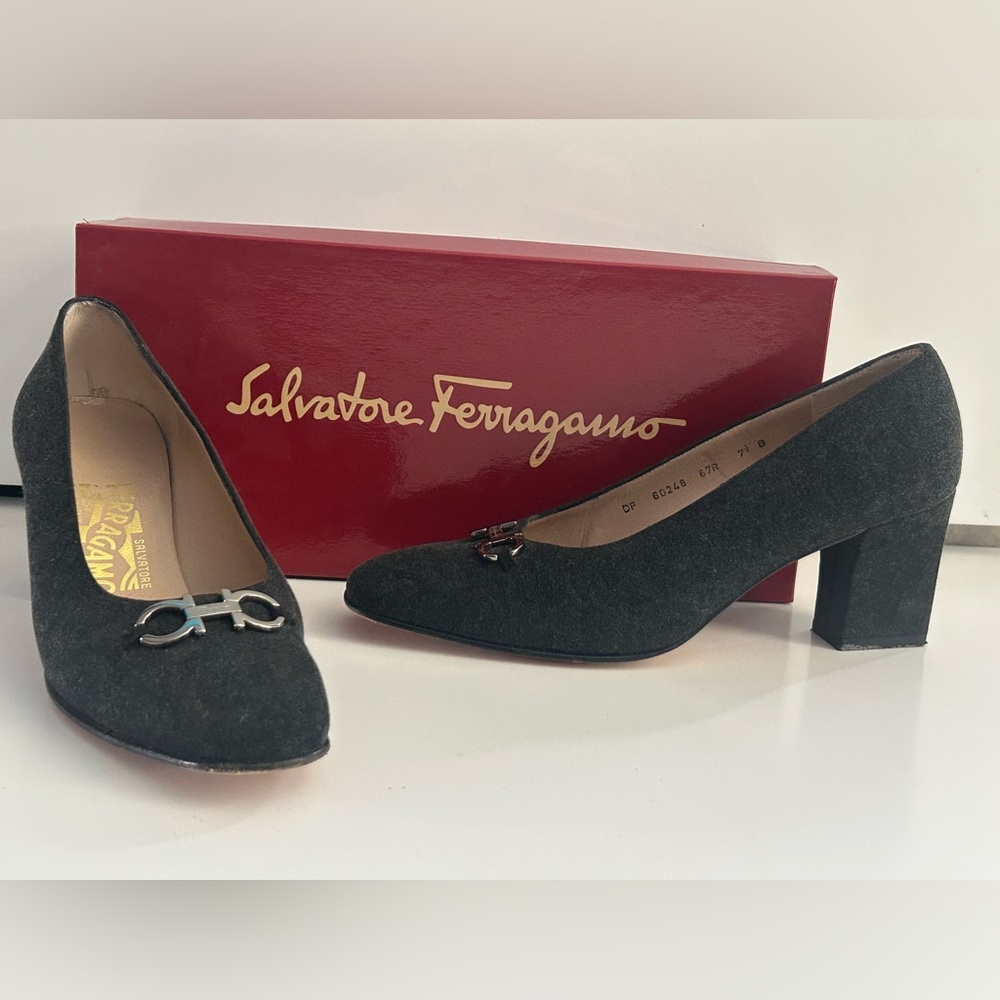 Salvatore Ferragamo Black Heeled Pumps size 7.5